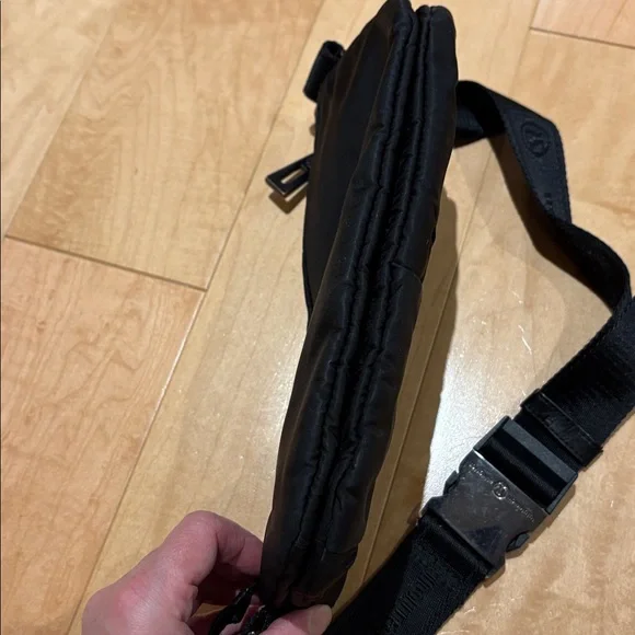 Vintage Black Lululemon Surge Belt Bag - Picture 14 of 15